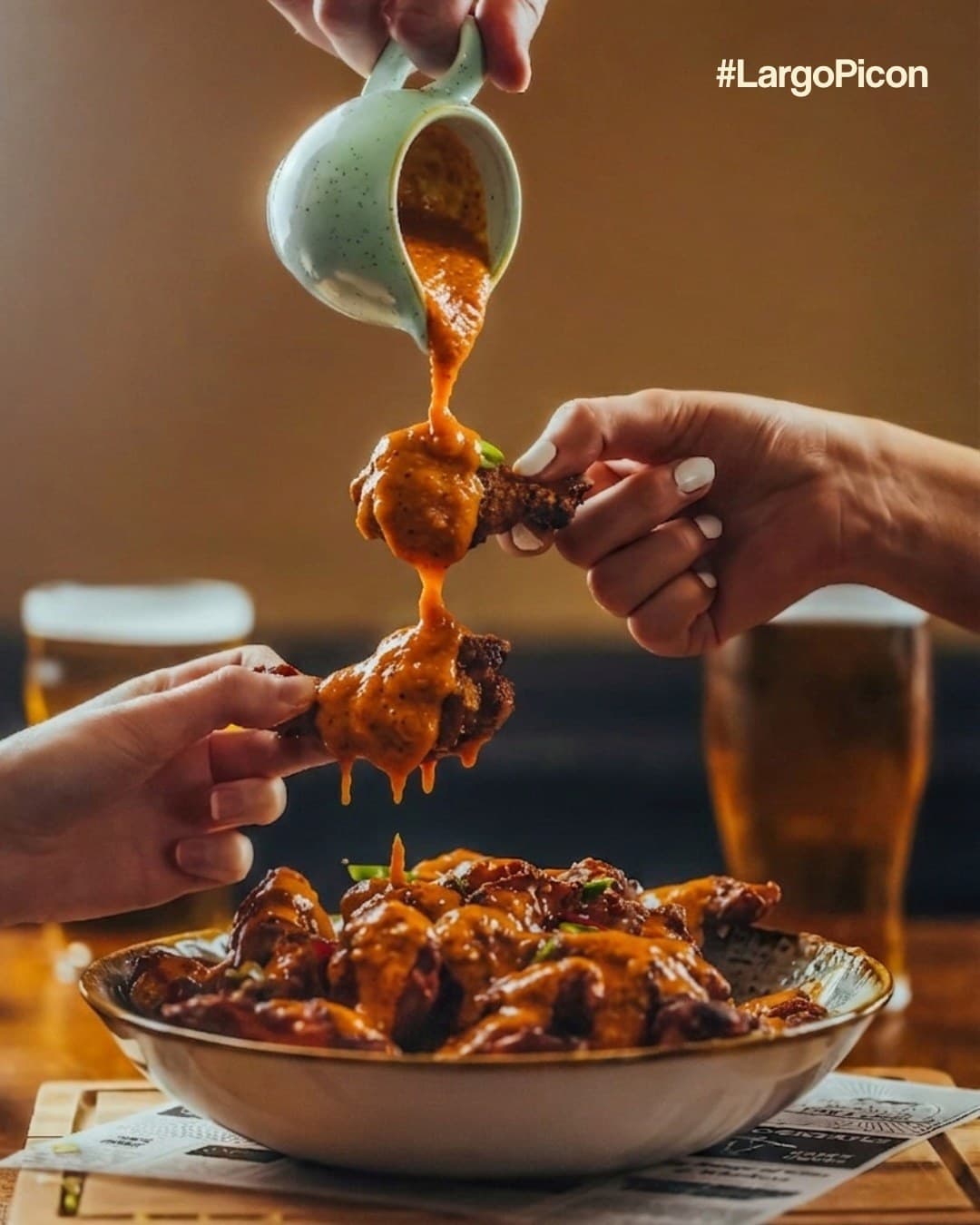 Chicken wings with Flavoom's Largo Picón sauce, from the @flavoom.official post